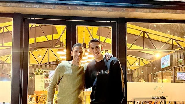 La "Fiera" y "Fideo" compartieron una noche de amigos en el bar El Casco del complejo Damfield.