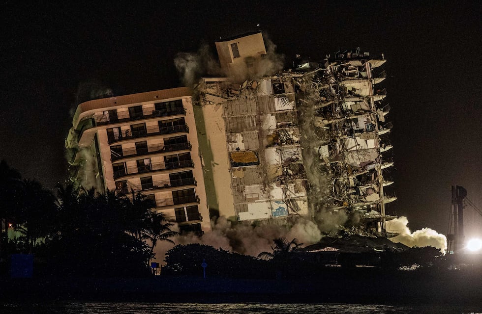 Derrumbe en Miami: así fue la demolición de la parte del edificio que continuaba en pie