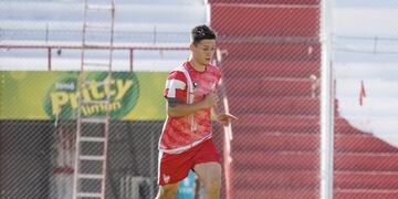 Un edema dejó afuera por precaución a Rodrigo Garro. Un cambio en Instituto para visitar a Brown. (Prensa IACC).