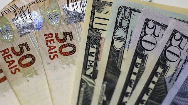 El real de Brasil pierde ante el dólar.