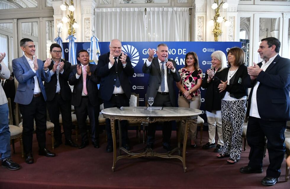 Impulsando la economía local: Jaldo otorgó microcréditos por 20 millones de pesos