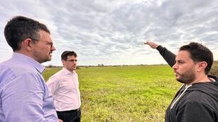 Germán Bottero, Leo Viotti y Hugo Morel, en el predio que tiene el club 9 de Julio