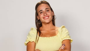 Martina, la ex Gran Hermano, conquistó a sus fans desde la playa con una microbikini blanca y los accesorios más trendy