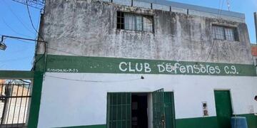 Jóvenes por Pérez pintaron la fachada del Club Defensores de Cabín 9 (Facebook Jóvenes por Pérez)