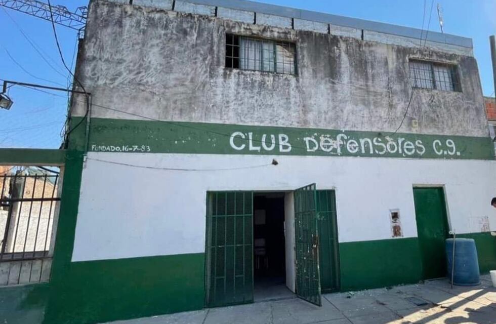 Jóvenes por Pérez pintaron la fachada del Club Defensores de Cabín 9
