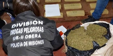 Persecución y arresto por transporte de marihuana. Policía de Misiones