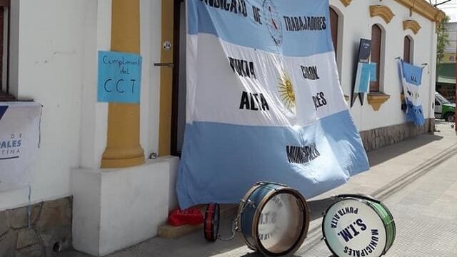 Frente del Municipio de Coronel Rosales durante el paro de trabajadores municipales