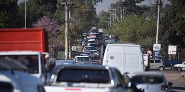 Caos de tránsito en avenida Valparaíso por obras de acceso a Circunvalación.
