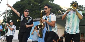 La Mosca al ritmo de "Muchachos"