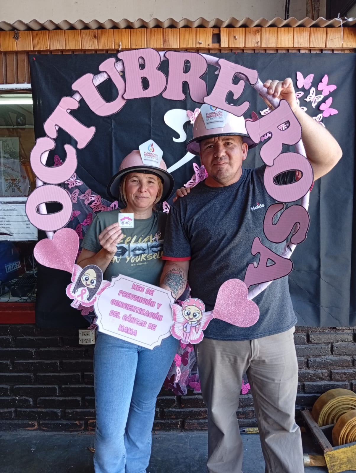 Bomberos de Gualeguaychú en una jornada rosa que invita a la conciencia