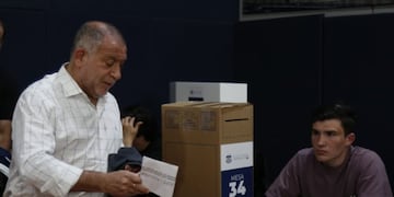 Luis Juez se presentó a votar en las elecciones de Talleres.