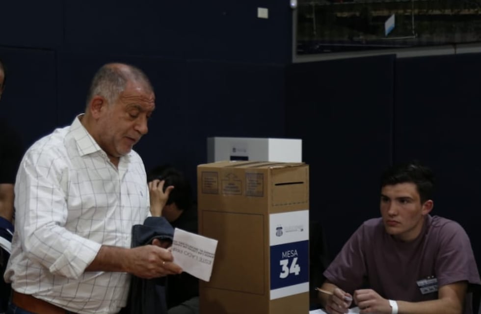 Talleres: Luis Juez votó y resaltó la participación histórica de los socios