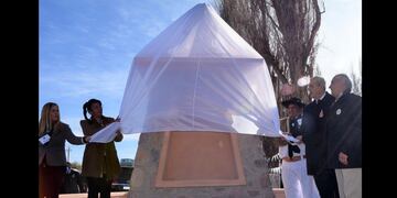 En el predio de la granja de la Escuela Normal "República de Bolivia" de Humahuaca fue descubierto un nuevo busto del general Arias, al conmemorarse el bicentenario de su fallecimiento.