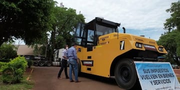 Montecarlo: la municipalidad adquirió una maquina O km para obras viales.