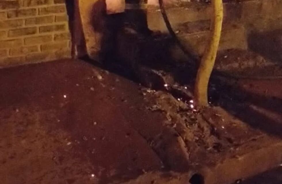 Jardín América: se incendió una vivienda y el fuego alcanzó a la casa vecina