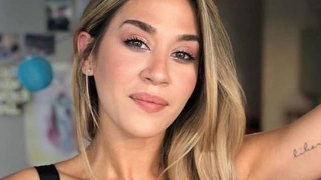 Jimena Barón se animo a un minitop rojo y estalló las redes sociales.
