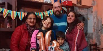 La familia de Mariano Cáceres, el ganador de Los 8 escalones.