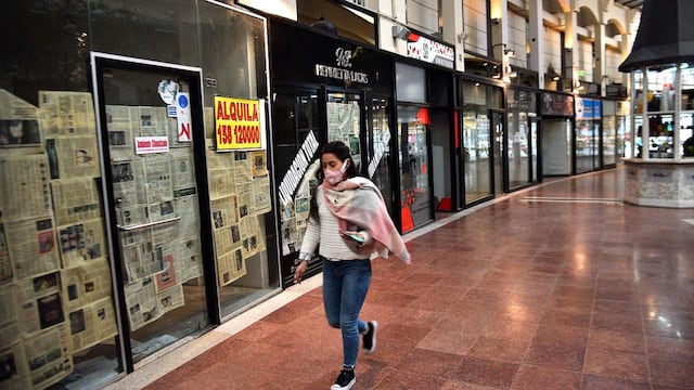 Locales cerrados y en alquiler. Galería Vía Nueva. (Pedro Castillo)