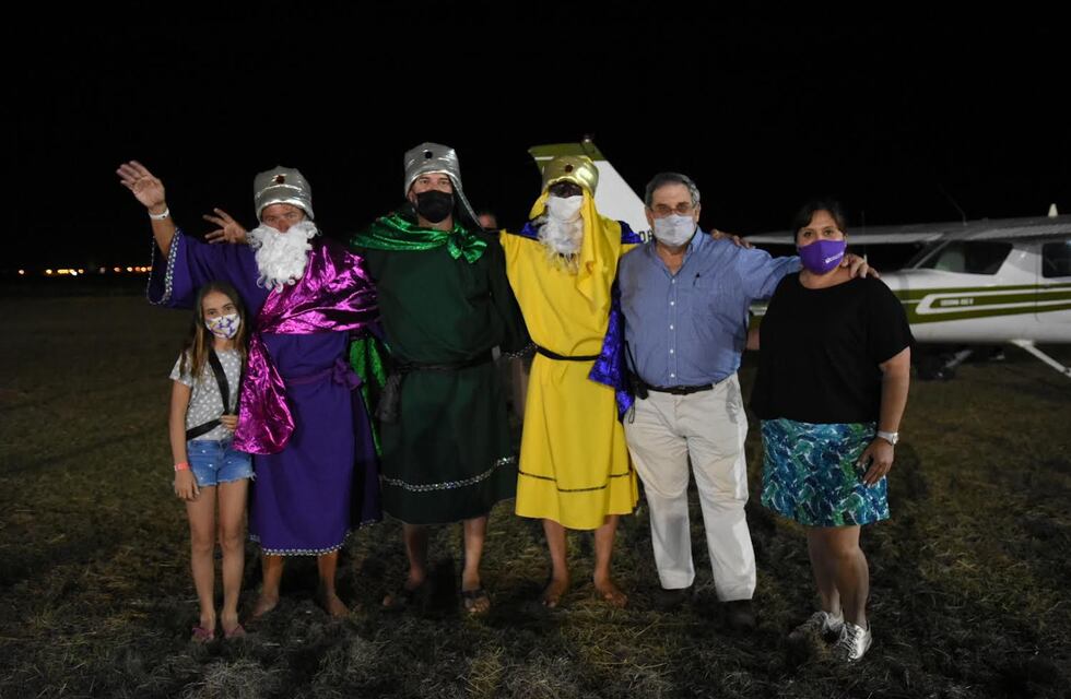 Los Reyes Magos llegaron en avión al Aero Club Rafaela