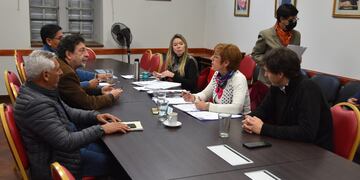 Convocados por su titular, la diputada Gabriela Burgos, diputados de diferentes bloques se reunieron en el ámbito de la comisión de Legislación General para tratar diferentes temas.