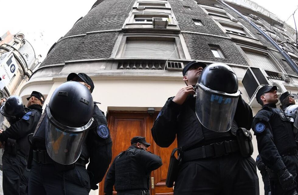 Tensión y cacerolazos frente a la casa de Cristina Kirchner en Recoleta tras el pedido de condena del fiscal