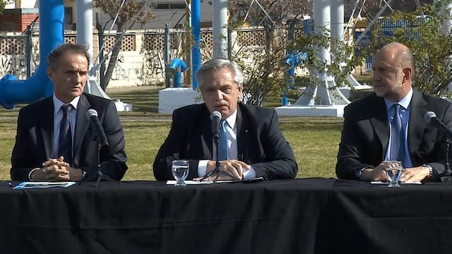 El mandatario fue el último orador durante el acto oficial que compartió con el gobernador Omar Perotti.