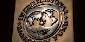 En esta imagen archivo, el logo del Fondo Monetario Internacional, visto en su sede, el 5 de abril de 2021, en Washington. (AP Foto/Andrew Harnik, archivo)