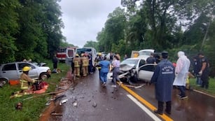 Múltiples heridos tras un violento choque frontal en Puerto Iguazú.
