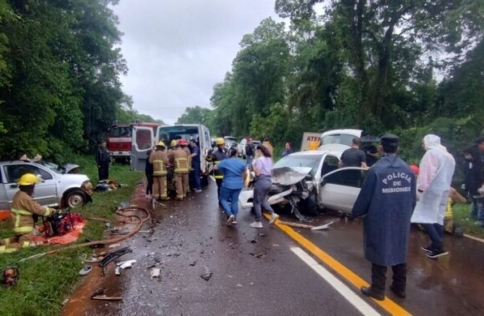 Múltiples heridos tras un violento choque frontal en Puerto Iguazú