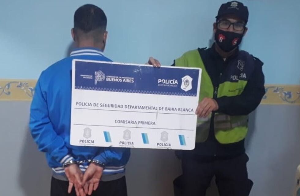 Un hombre fue acusado de atacar a golpes a su esposa e hija y lo detuvieron