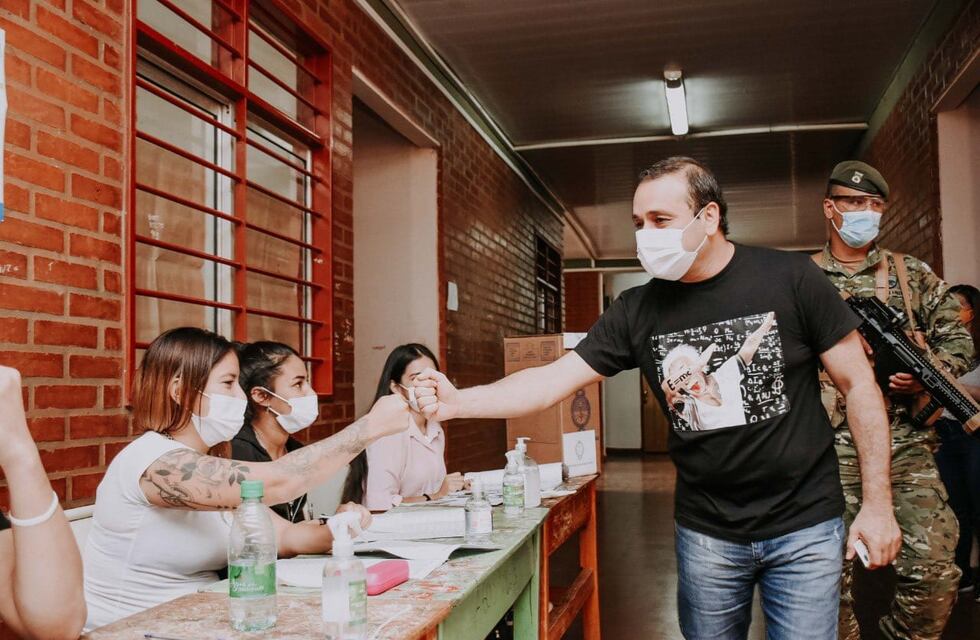 Elecciones 2021: Votó el gobernador Oscar Herrera Ahuad y destacó el acompañamiento de la ciudadanía durante la jornada electoral