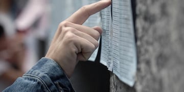 El lugar de votación de cada ciudadano está en el padrón. Si hay un error con el domicilio y la escuela asignada está muy lejos, tienen que ir a sufragar igual y antes de la próxima elección pedir una corrección.