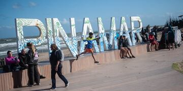 Verano 2025: cuánto costará alquilar una carpa y una sombrilla en Pinamar. Foto Federico Lopez Claro.