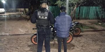 Posadas: chocó a un motociclista y huyó de la escena.