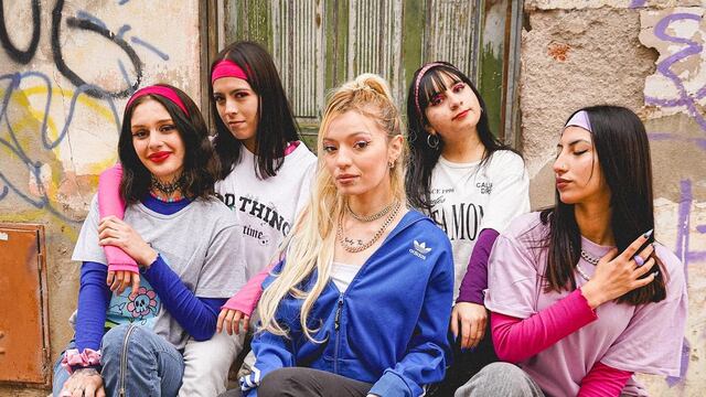 La joven cuenta con cinco temas de autoría propia y con videoclips en barrios de la capital.