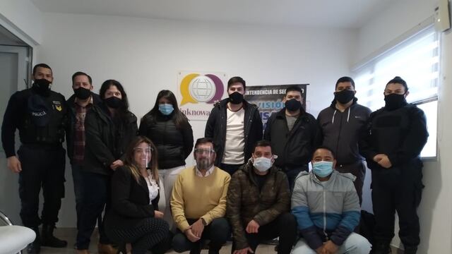 El personal de la Seccional 1° de la Policía de Santa Cruz se capacitó en comunicación asertiva y trabajo en equipo