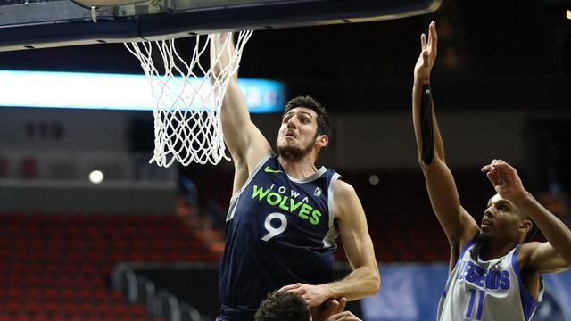 Leandro Bolmaro en la G-League. (@iawolves)