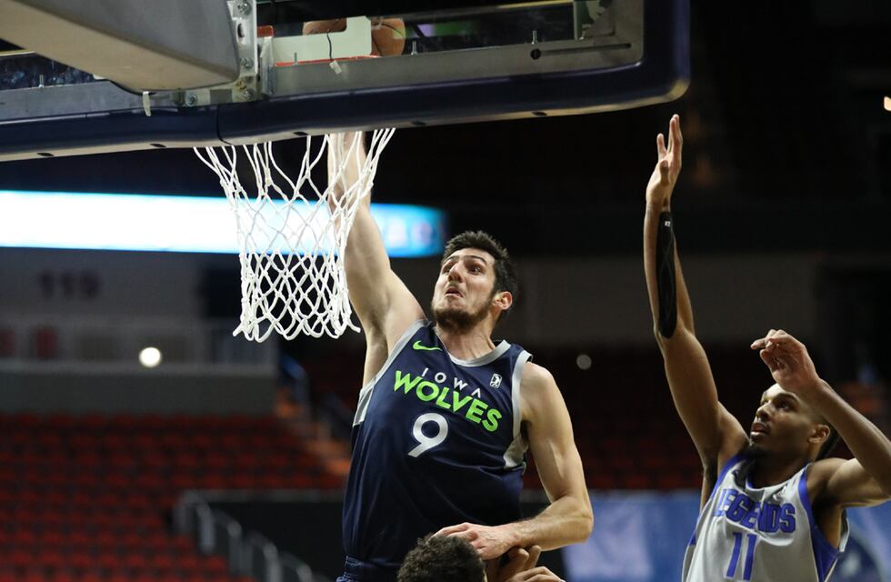 Leandro Bolmaro la rompe en la G-League y busca recuperar su lugar en la NBA