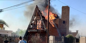 Incendio. Así quedó la casa en Carlos Paz (Foto Carlos Paz Vivo!).