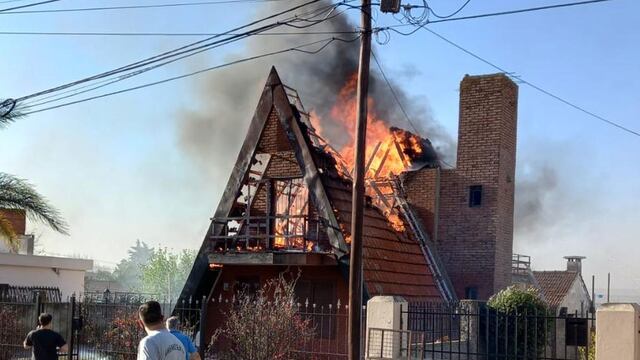 Incendio. Así quedó la casa en Carlos Paz (Foto Carlos Paz Vivo!).