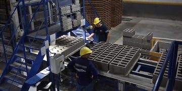 Corblock presentó su cambio de imagen y la inversión en una nueva línea de producción (Facundo Luque / La Voz)