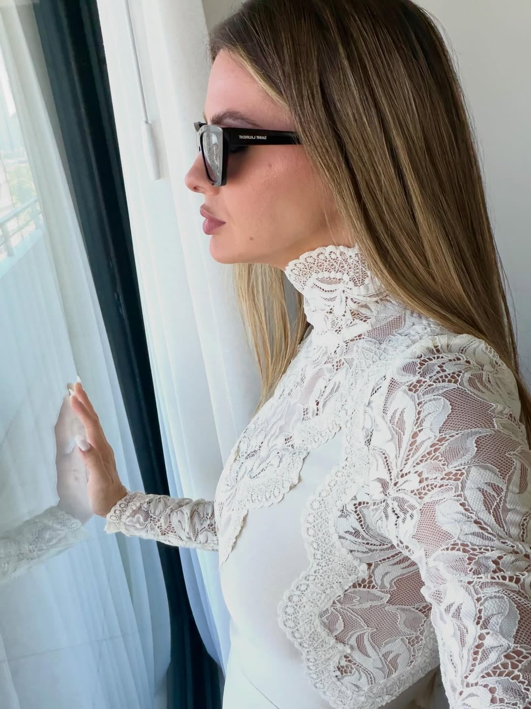 Encaje y mega ajustado al cuerpo: La China Suárez eligió un vestido en color nude y se sumó a la tendencia de la temporada