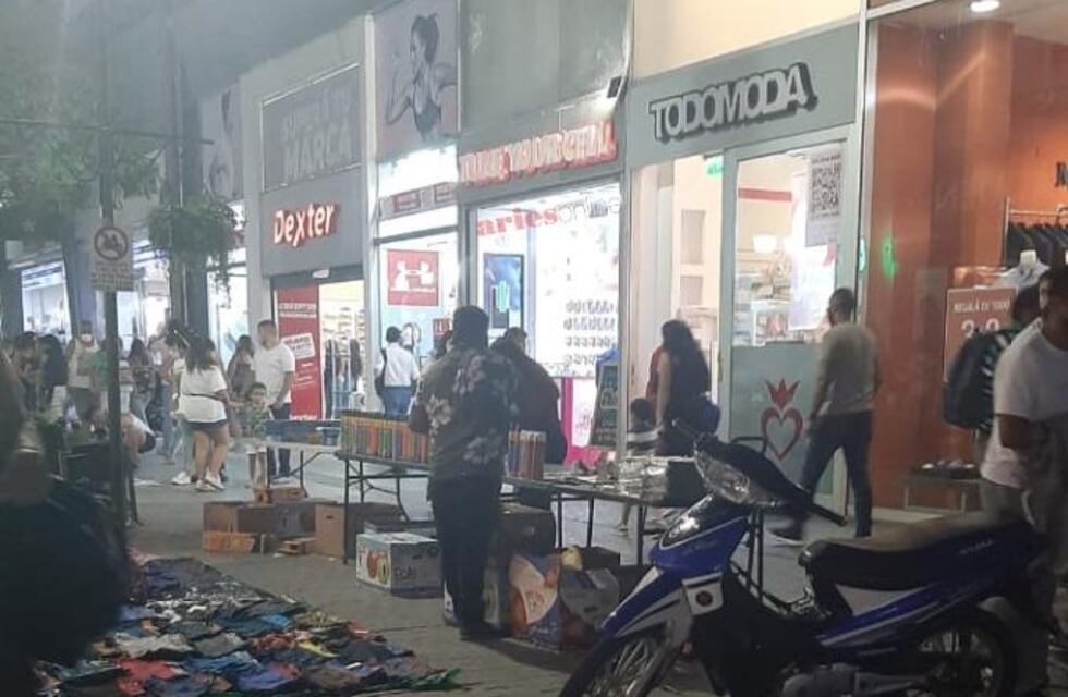 Comerciantes salteños piden terminar con la competencia desleal de los manteros