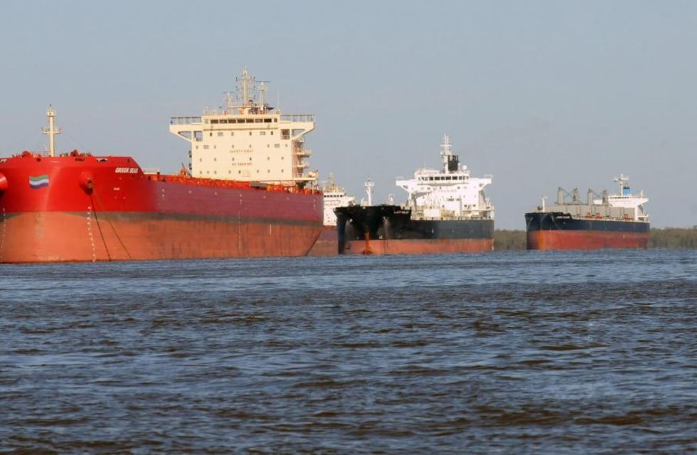 Planean prorrogar por decreto la concesión de la Hidrovía Paraná-Paraguay