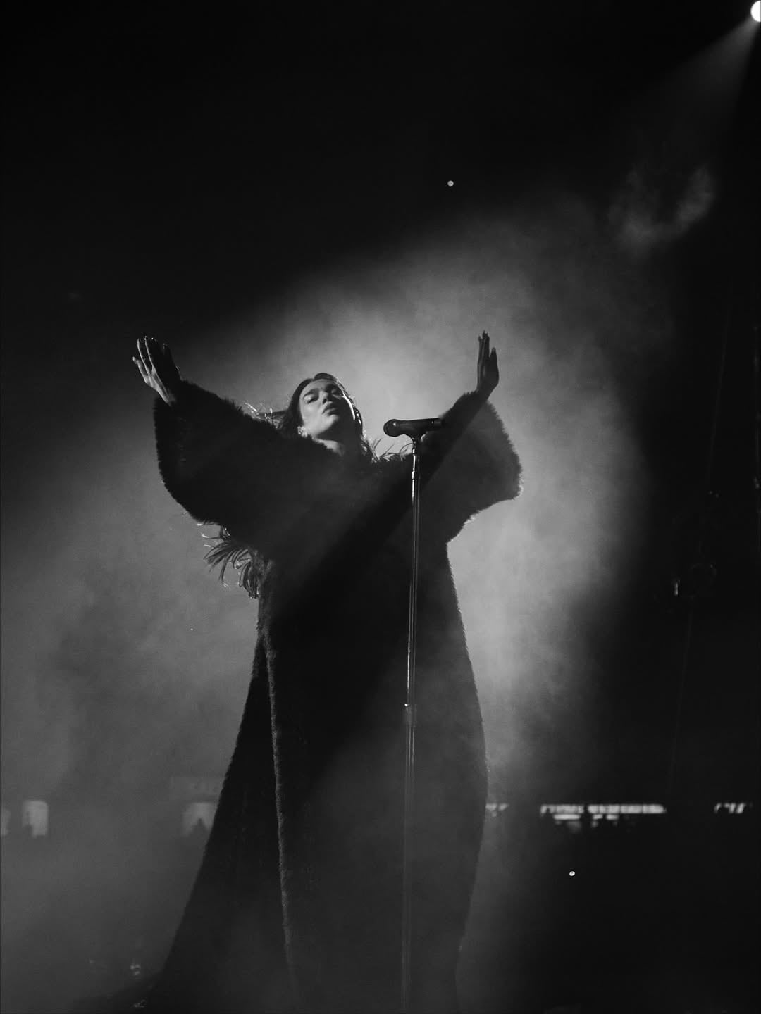 La cantante deslumbró en el estadio más grande del país.