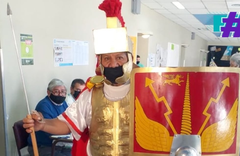 Elecciones 2021: los disfraces llegaron a la votación en Río Negro