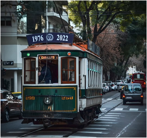 Dónde y cuándo podés subirte al tranvía histórico de Caballito