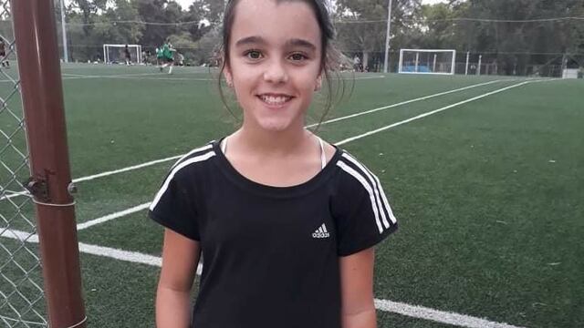 Emma tiene 12 años y no le permiten jugar con sus compañeros por ser niña.
