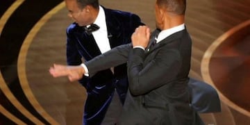El momento exacto de la bofetada de Will Smith a Chris Rock en el escenario.
