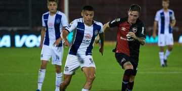 El juvenil Federico Navarro se multiplicó como único volante central tras la expulsión de Méndez.